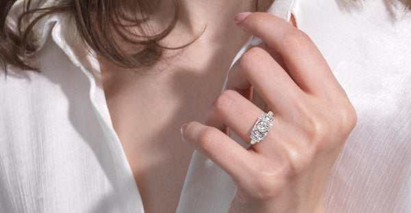 https://vintagediamondring.com/collections/baguette-diamond-ring