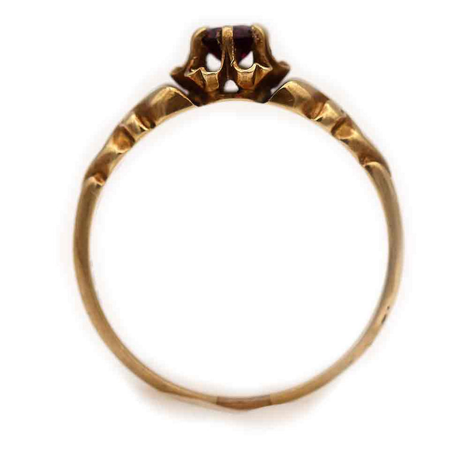 1900s Victorian garnet solitaire ring in rosy yellow gold