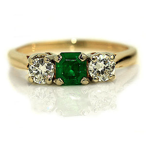 Emerald Rings vs. Ruby Rings: Whats the Difference?
