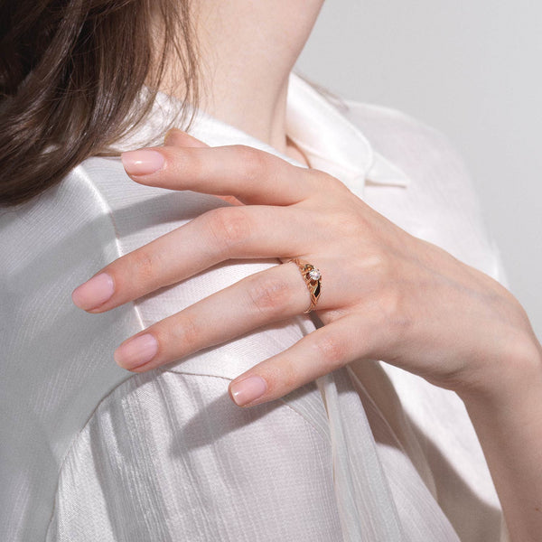 https://vintagediamondring.com/collections/dainty-rings