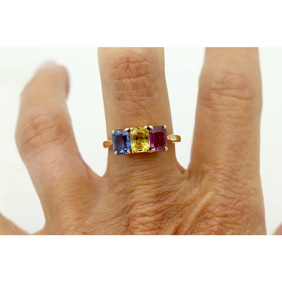 Mid-Century Sapphire Three Stone Engagement Ring | Yellow Gold | 1980s